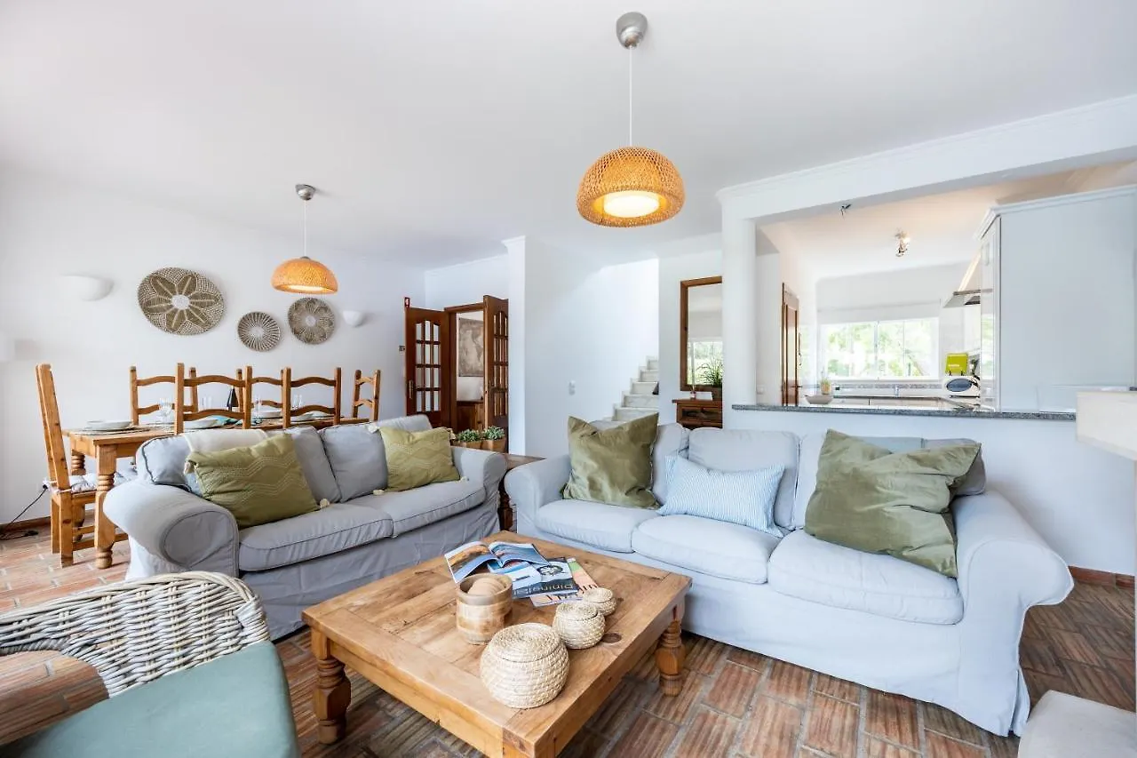 Coolhouses Luz, 3 Bed Linked House, Shared Pool, A Stone'S Throw Of The Sea, Casa Sirrah Holiday home