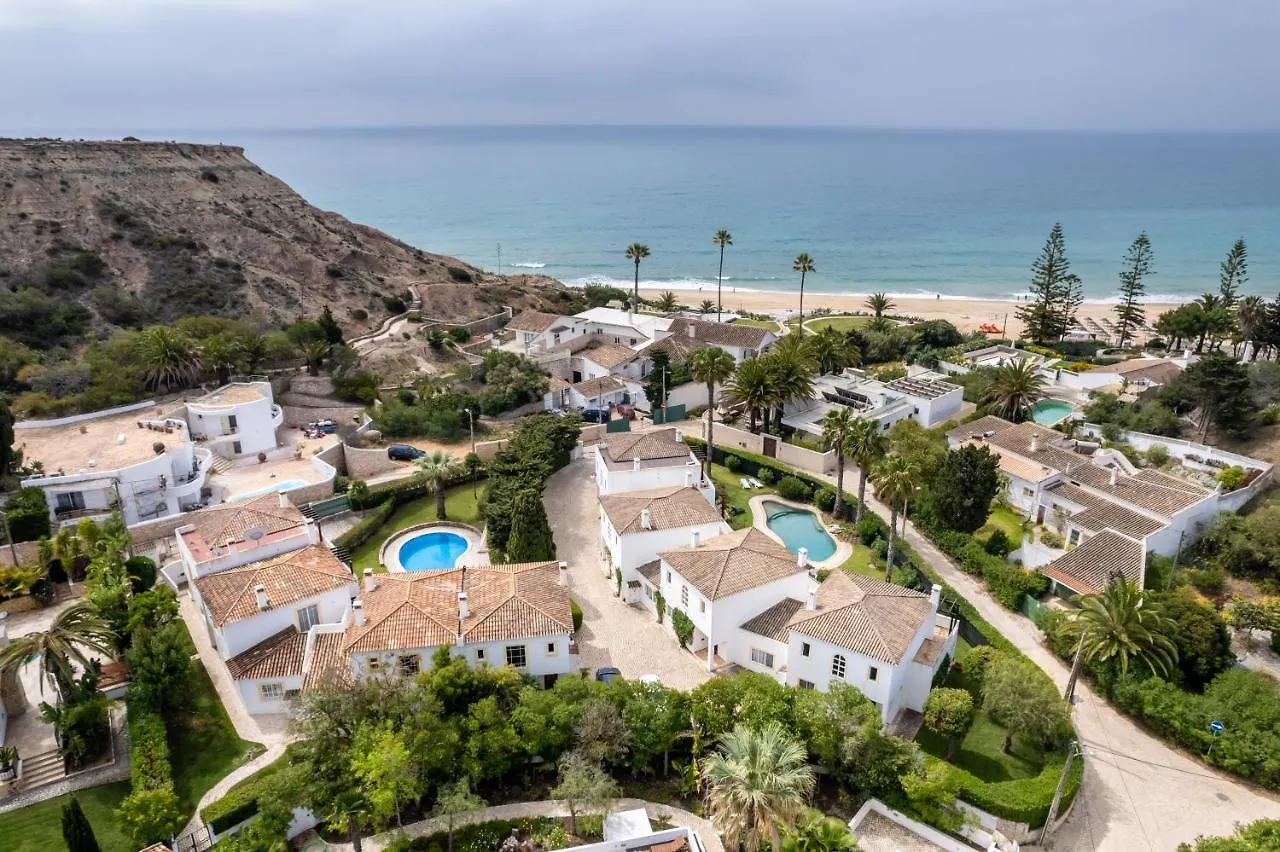 Coolhouses Luz, 3 Bed Linked House, Shared Pool, A Stone'S Throw Of The Sea, Casa Sirrah Holiday home Praia Da Luz